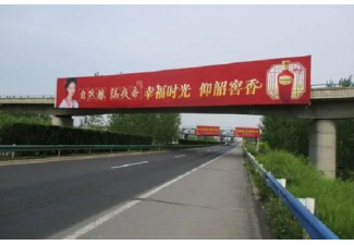 駛入成功之路：高速公路廣告為您的品牌帶來無限可能