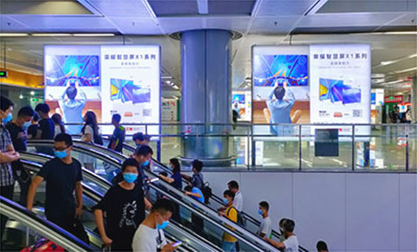 深圳北站立牌燈箱廣告