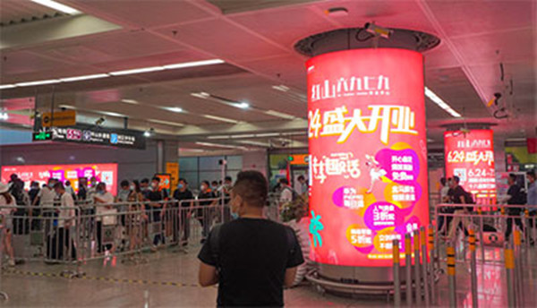 紅山6979深圳北高鐵站立柱燈箱廣告