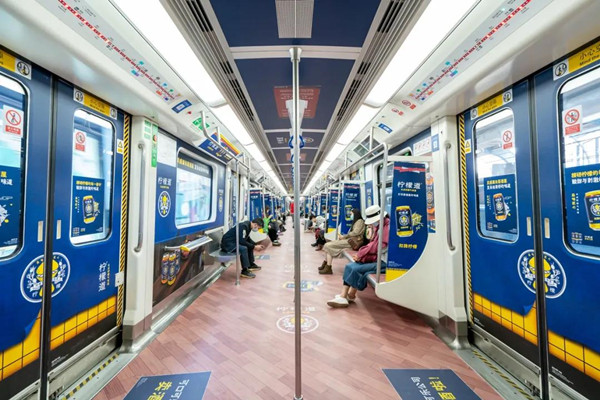 可口可樂檸檬道深圳地鐵創(chuàng)意內(nèi)包車廣告