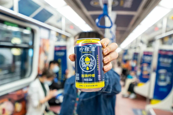 可口可樂檸檬道深圳地鐵創(chuàng)意內(nèi)包車廣告