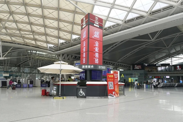 金舵瓷磚廣州南高鐵站廣告