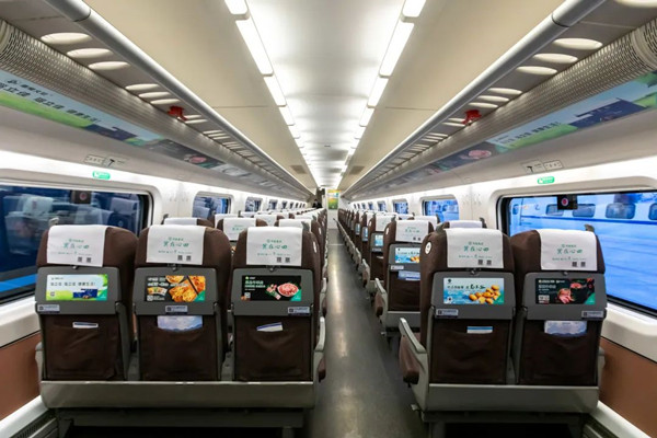 高鐵列車廣告