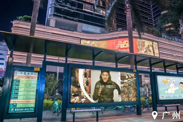 耐克公交候車廳廣告