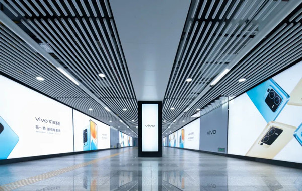vivo S15手機地鐵廣告 vivo S15手機地鐵廣告