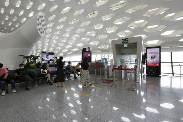 航順芯片深圳寶安機場刷屏機廣告