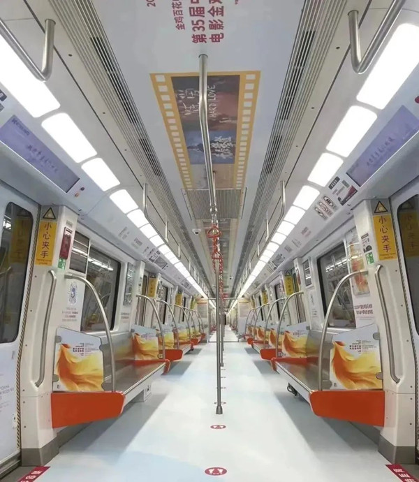 沉浸式地鐵廣告