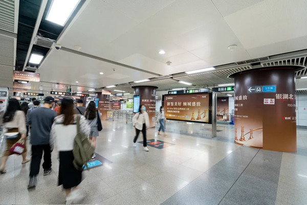信義君御山深圳北站品牌站廳廣告 信義君御山深圳北站品牌站廳廣告