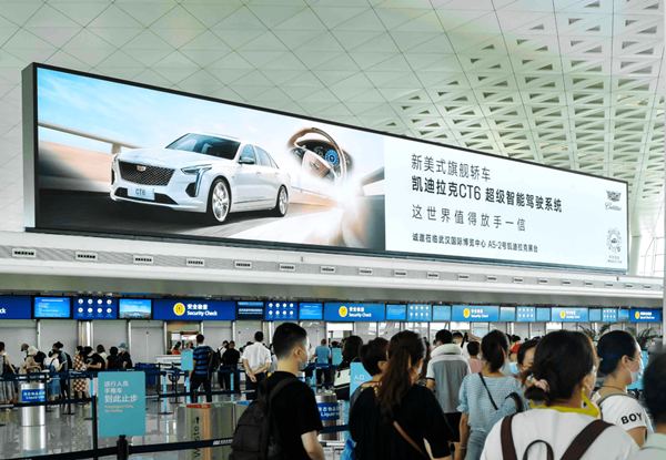 凱迪拉克武漢機場廣告