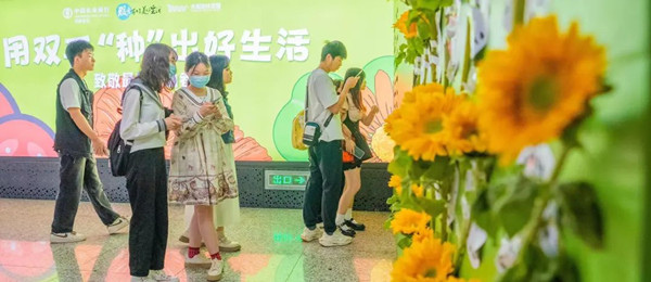 中國農業銀行五一勞動節長沙地鐵廣告