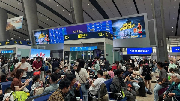 樂虎高鐵站廣告