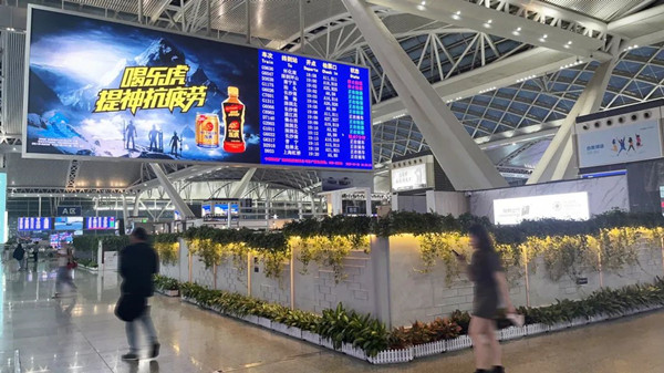 樂虎高鐵站廣告