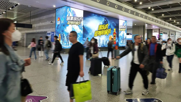 樂虎高鐵站廣告