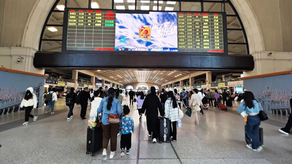 樂虎高鐵站廣告