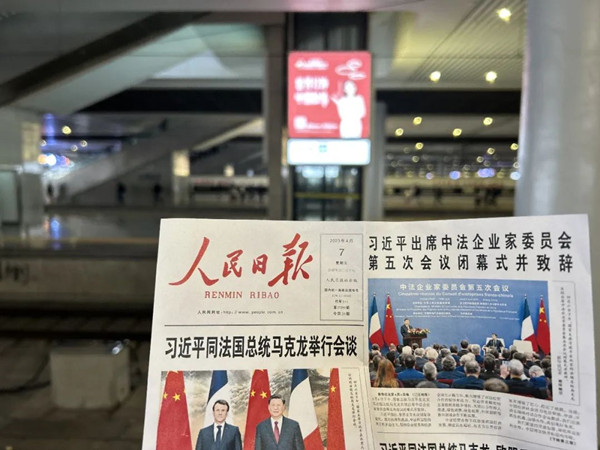 松偉燈飾浙江杭州高鐵站廣告