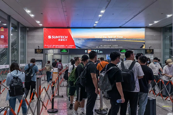 尚德電力高鐵廣告