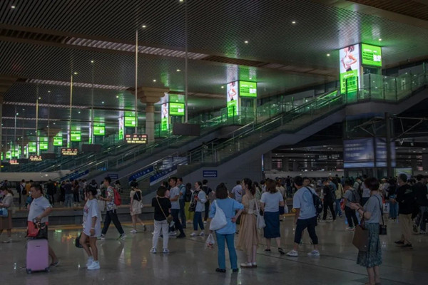 魚躍醫療南京南高鐵站廣告 魚躍醫療南京南高鐵站廣告