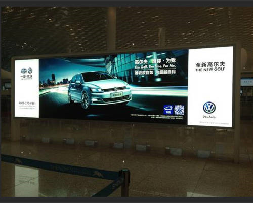 大眾高爾夫大連高鐵站廣告 大眾高爾夫大連高鐵站廣告