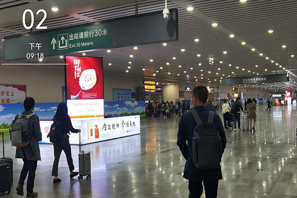 長沙南站南北出站通道三棱柱led屏4組廣告案例