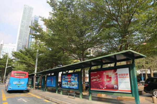 深圳公交站牌廣告