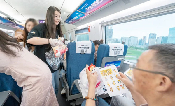 天能電池高鐵列車廣告 天能電池高鐵列車廣告