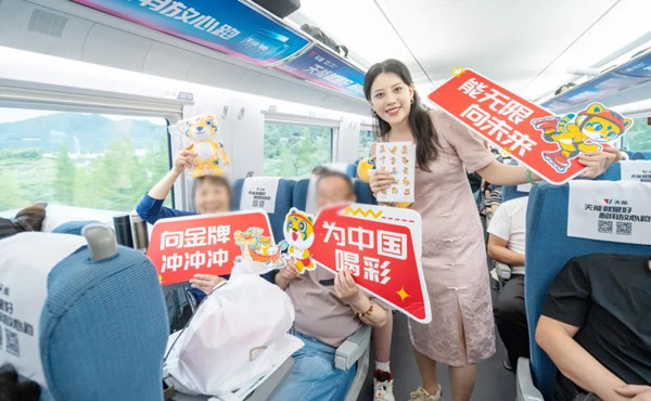 天能電池高鐵列車廣告 天能電池高鐵列車廣告