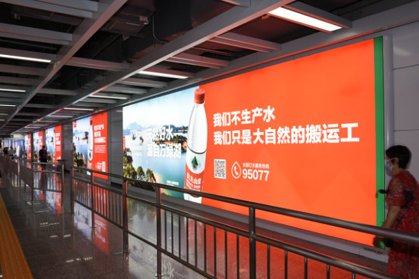 深圳地鐵燈箱廣告