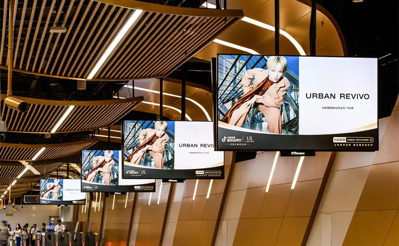 UR服裝品牌上海地鐵廣告 UR服裝品牌上海地鐵廣告