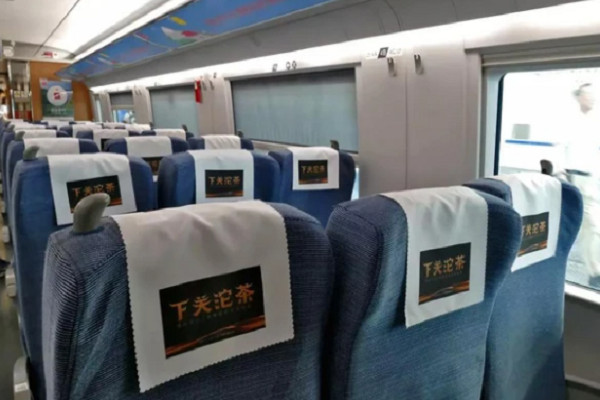 高鐵列車頭枕巾廣告案例圖