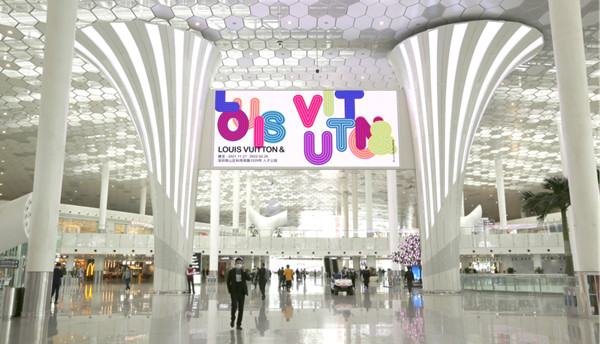 夢(mèng)想樹(shù)窗深圳機(jī)場(chǎng)廣告