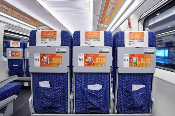 高鐵小桌板廣告案例圖