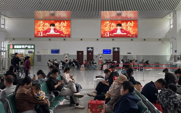 秦安站候車大廳燈箱廣告 秦安站候車大廳燈箱廣告